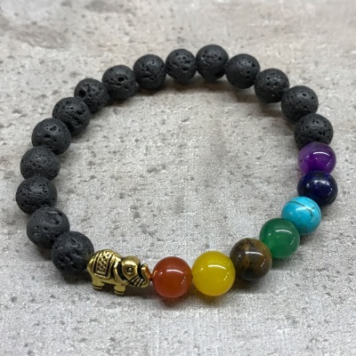 Pulseira de contas pretas vulcânicas com contas coloridas e elefante dourado