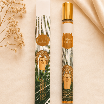 Frasco de perfume cilíndrico dourado com embalagem retangular embalada