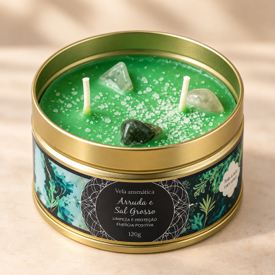 Vela aromática verde em lata dourada com pedras, duas mechas e etiqueta informativa