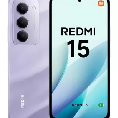 Smartphone Redmi 15 lilás com três câmaras e ecrã ligado