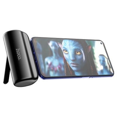 Suporte para smartphone preto da Hoco com telemóvel azul a mostrar uma imagem do filme Avatar