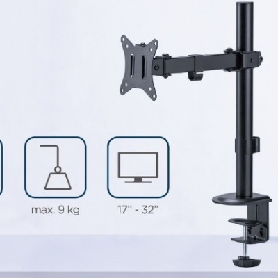 Suporte de monitor preto ajustável montado numa secretária clara