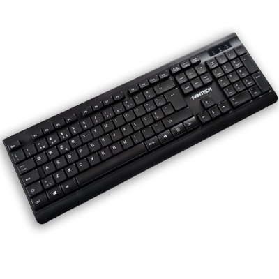 Teclado preto com teclas brancas e teclado numérico