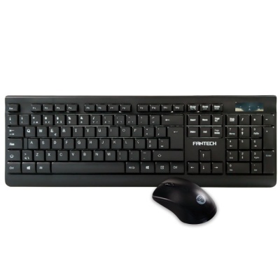 Teclado preto Fantech com rato preto sobre fundo branco