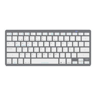 Teclado compacto cinza e branco com teclas com texto azul e preto