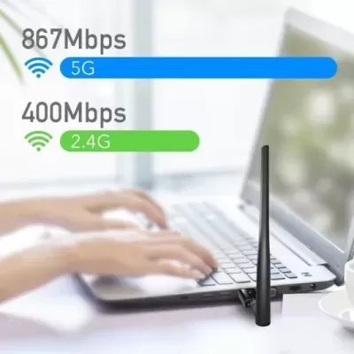 Adaptador Wi-Fi com antena ligada a portátil, texto de velocidades 867Mbps 5G e 400Mbps 2.4G