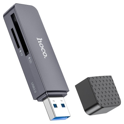 Leitor de cartões USB 3.0 cinzento escuro com tampa preta destacada