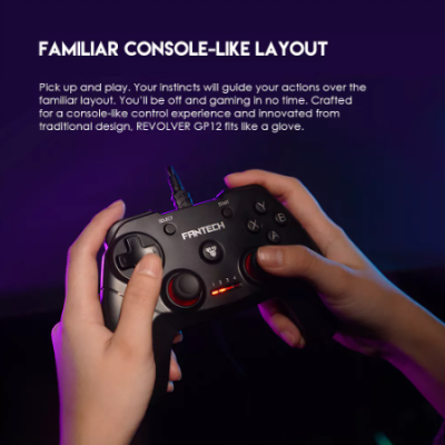 Comando de videojogos preto FANTECH REVOLVER GP12 com botões e luzes LED