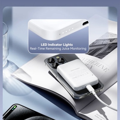 Carregador sem fios branco com luzes LED a carregar dois telemóveis