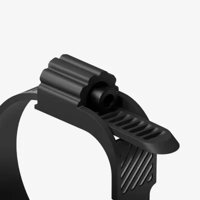 Braçadeira de plástico preta com mecanismo de aperto ajustável