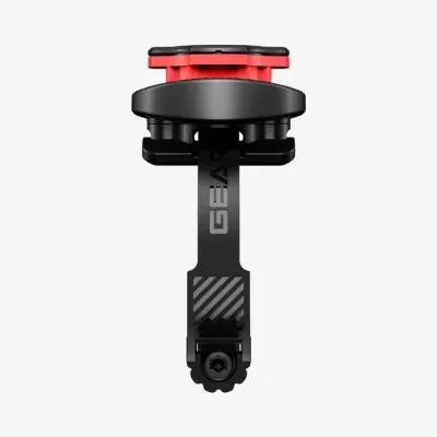 Dispositivo tecnológico preto e vermelho com o texto GEAR no braço ajustável