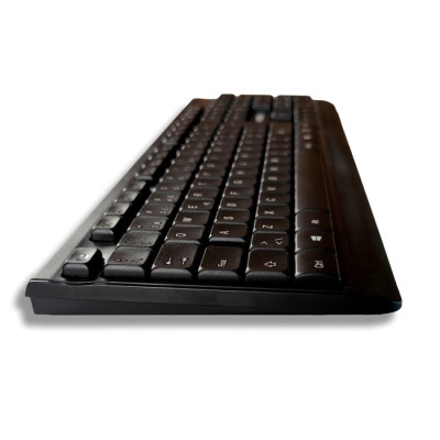 Teclado preto compacto com teclas baixas
