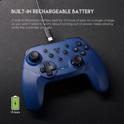 Comando azul para videojogo com botões pretos e texto sobre bateria recarregável.