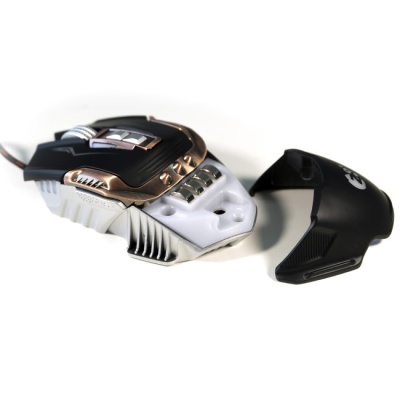 Rato gaming futurista preto, branco e dourado com capa removível preta