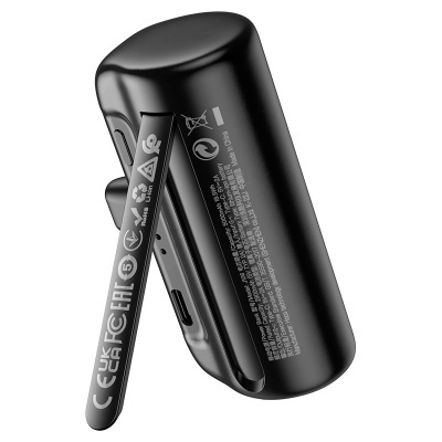 Dispositivo eletrónico preto com certificações impressas