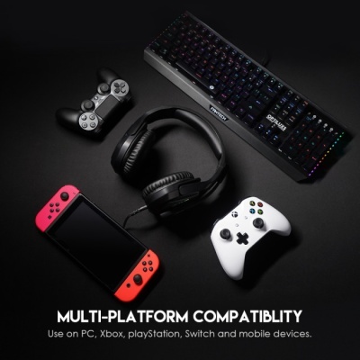 Equipamentos de gaming múltiplos com texto sobre compatibilidade multi-plataformas
