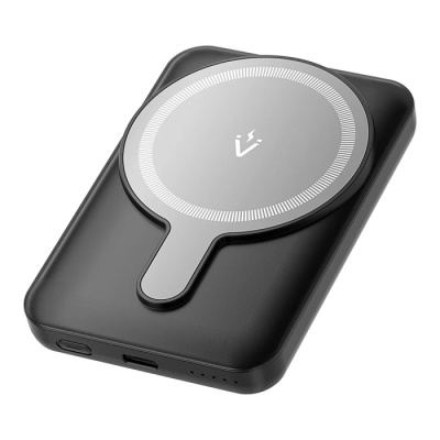 Carregador portátil preto com superfície circular cinza prateada e ícone branco