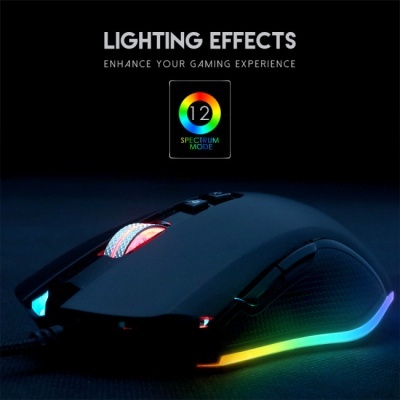 Rato gaming preto com iluminação RGB multicolorida e texto promocional ao fundo