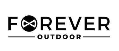 Logótipo a preto com texto FOREVER OUTDOOR e símbolo circular no lugar do O