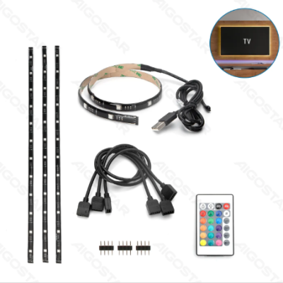 Kit de tiras LED com cabos USB e controlo remoto colorido em fundo branco.