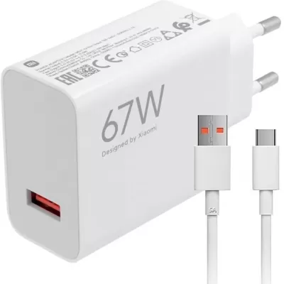 Carregador branco Xiaomi 67W com cabo USB A para USB C branco.