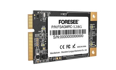 Módulo SSD FORESEE preto com etiqueta branca com códigos e informações do fabricante