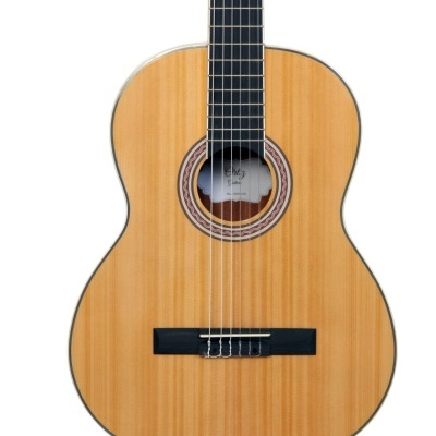 Guitarra clássica em madeira clara com detalhes coloridos e cordas