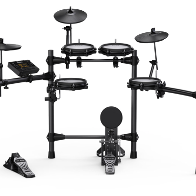 Kit de bateria eletrónica com pads, pratos, pedais e módulo de controlo em metal e plástico preto.
