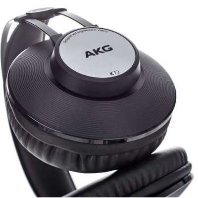 Auscultadores AKG K72 com almofadas pretas e placa prateada