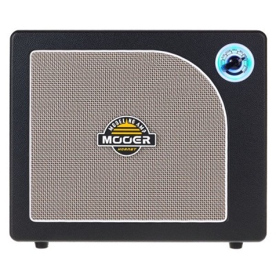 Amplificador de guitarra MOOER Hornet preto com grelha bege e botão azul