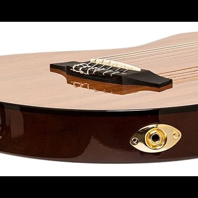 Guitarra acústica parte inferior em madeira clara e escura com elementos dourados