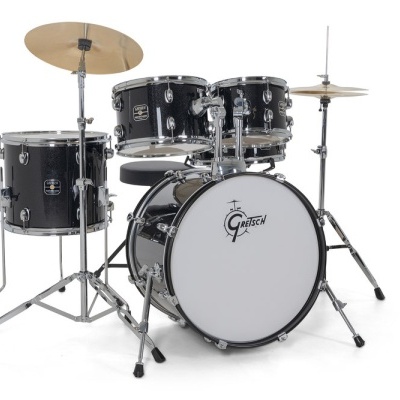 Bateria musical Gretsch preta com pratos metálicos em fundo branco