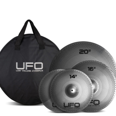 Conjunto de pratos de bateria perfurados e bolsa preta com alças