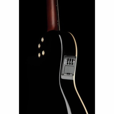 Guitarra acústica elétrica preta com painel de equalização e botão dourado