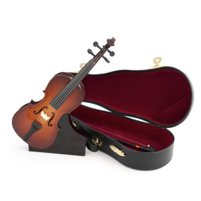 Violino castanho com estojo vermelho aberto sobre fundo branco