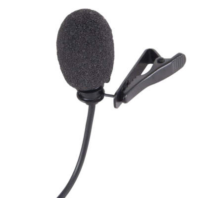 Microfone de lapela preto com clipe e esponja de proteção