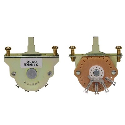 Dois potenciômetros rotatórios com estrutura metálica e base plástica em fundo branco