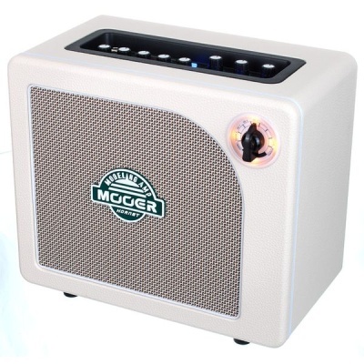 Amplificador de guitarra elétrico bege com botões e grelha metálica