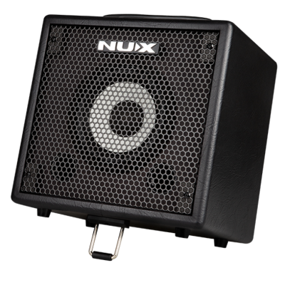 Caixa de som preta NUX com grade metálica hexagonal e pega metálica