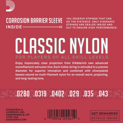 Cartaz promocional de cordas Classic Nylon da D'Addario com especificações e texto em fundo vermelho