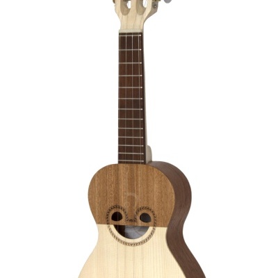 Cavaquinho em madeira clara e escura com tarraxas metálicas e botões brancos