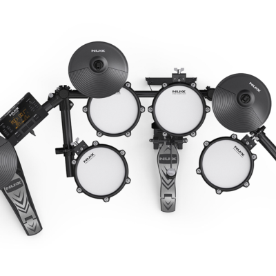 Bateria eletrónica preta com módulos Pulse e ecrã digital.