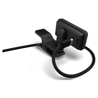 Clipe preto com cabo USB tipo C e caixa retangular preta