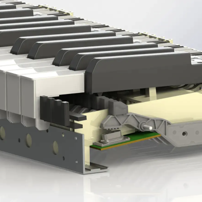 Teclado eletrônico com teclas pretas e brancas e estrutura metálica cinza