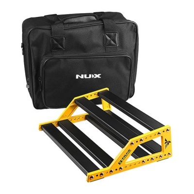 Pedalboard preto e amarelo com bolsa preta NUX