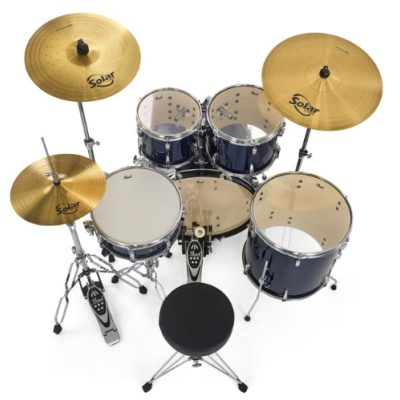 Bateria acústica azul escura com pratos dourados Solar e banco preto