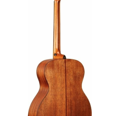 Guitarra acústica de madeira vista de trás com tarraxas pretas