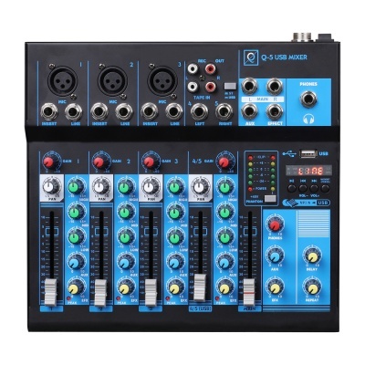 Mesa de mistura de áudio Q-5 USB MIXER preta e azul com vários botões, entradas e LED indicadores