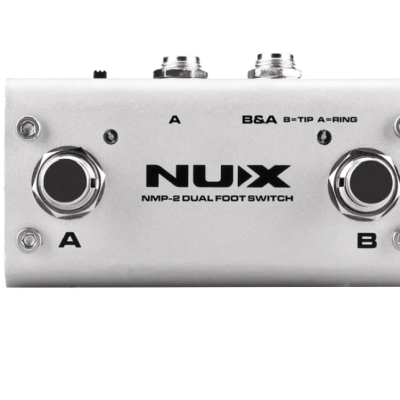 Pedal metálico cinzento com dois botões redondos e texto preto NUX NMP-2 DUAL FOOT SWITCH