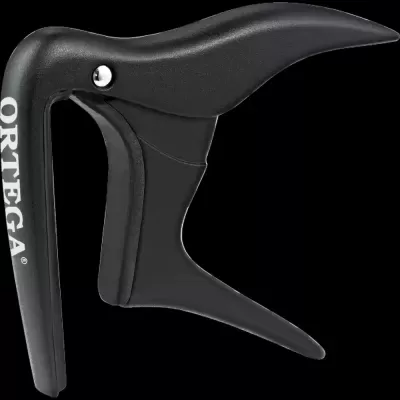 Capotraste de guitarra preto com texto ORTEGA branco na lateral